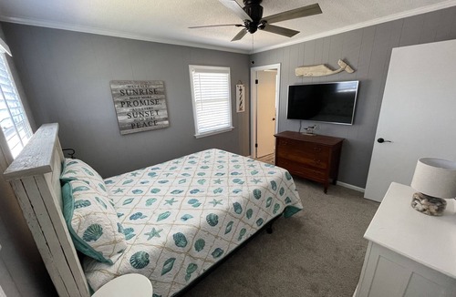 Kill Devil Hills Cottage | Quaint yet gorgeous remodeled getaway facing the ocean with crows nest