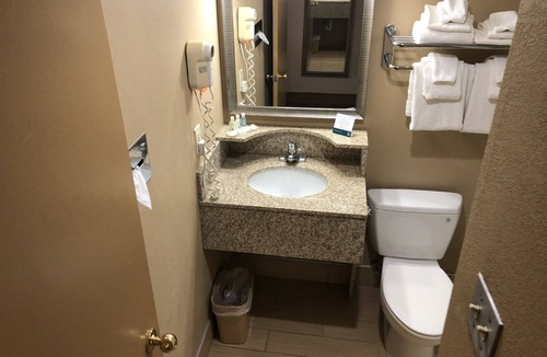 Morningside Hotel | Quality Inn Near Joint Base Andrews - Washington Area