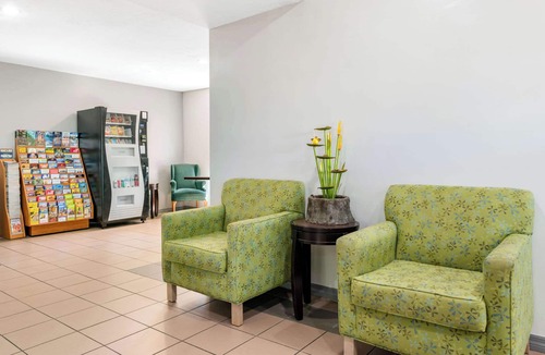 Indian Beach Sapphire Shores Hotel | Quality Inn Sarasota North Near Lido Key Beach