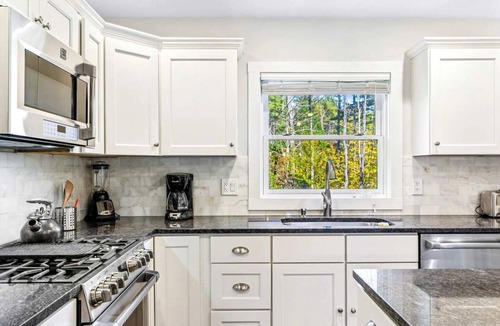 Quechee House | Quechee House with Dream Kitchen & Club Access