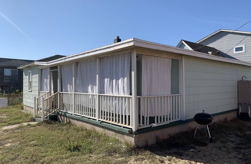 Kitty Hawk Cottage | Queen Anne's Revenge At The Beach 3 Bedroom Cottage by RedAwning
