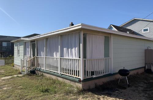Kitty Hawk House | Queen Anne's Revenge at the Beach cottage