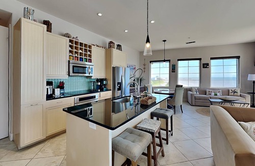 Galveston Condo | Queen of Diamonds | Indoor & Outdoor Pools!