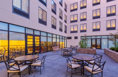 Fremont Apartment | Queen Studio Near Downtown | Breakfast, and Pool Access!
