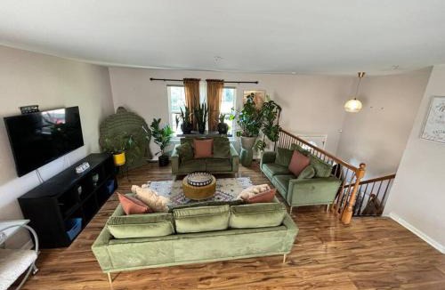 Oxon Hill-Glassmanor House | Quick Trip to DC and VA
