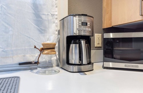 Minor House | Quiet Capitol Hill Bungalow w/Wi-Fi & Laundry