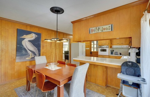 Cary House | Quiet Downtown Cary Home w/Screened Porch