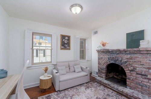 Federal Hill House | Quiet Federal Hill 3BR - Walk to Hospitals, Stadiums, Dining and Nightlife