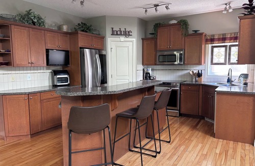 Panorama Hills House | Quiet, Pet-Friendly Retreat 🐾 Great Location Near Airport✈️ & Nature ⛰️