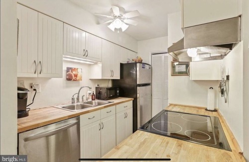 Annandale Condo | Quiet, Remodeled 1BR/1BA Condo in Annandale, VA w/pool near DC
