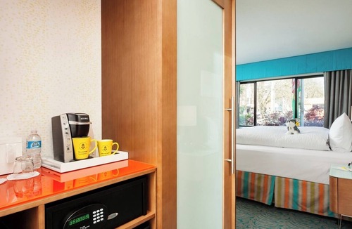 University District Hotel | Quiet Seattle Spot | Perfect for Couple: Bustling University Village