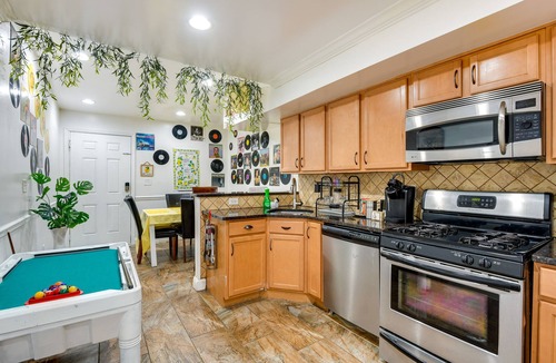 Downtown Baltimore House | Quirky Baltimore Townhome ~ 2 Mi to Inner Harbor