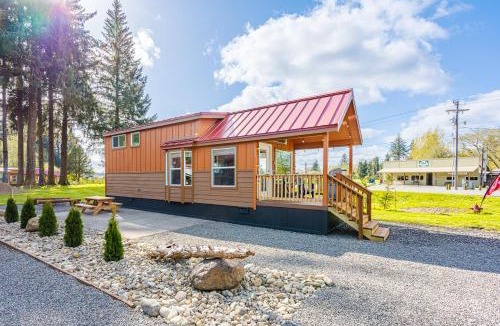 Forks House | Rainforest Tiny Home Retreat Bohemian Cottage