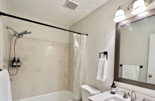 Easton House | Ranch Home 5 minutes to Easton/Airport. Pet-Friendly!