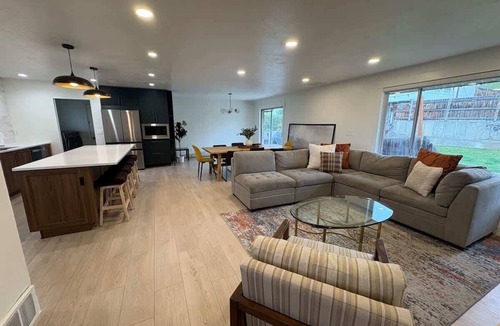 Pleasant Grove House | Rare Find! Epic Group Retreat w/2 Kitchens