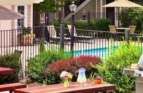 Eagan House | Rare Gem! 4 Convenient Units, Pool, Free Breakfast, Pets-Friendly Property