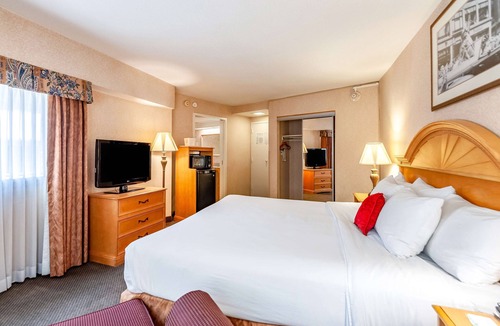 Radnor - Fort Myer Heights Hotel | Red Lion Hotel Rosslyn Iwo Jima