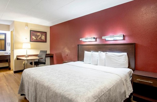Oxon Hill Hotel | Red Roof Inn PLUS Washington DC - Oxon Hill