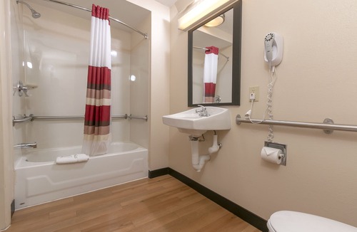 Jefferson Manor Hotel | Red Roof Inn PLUS+ Washington DC - Alexandria
