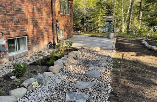 Tiny Cottage | Redbrick Hideaway - 200 metres to the beach