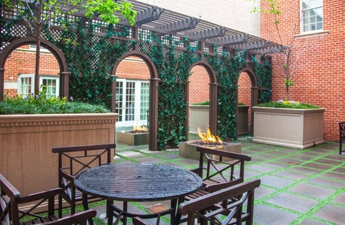 Old Town Alexandria House | Relax and Unwind! Pet-friendly Unit! Near Washington Masonic National Memorial!