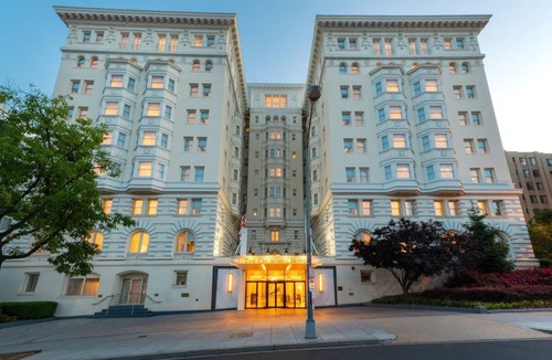 Kalorama Heights Hotel | Relax in Boutique Room Perfect for DC Exploration Near Embassies