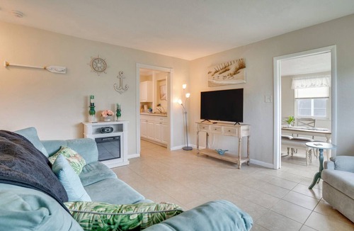 North Port Cottage | Relax in Hot Tub, Walk to Springs: North Port Home