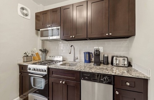 Radnor - Fort Myer Heights Apartment | Relax & Recharge Massage Chair + Free Parking