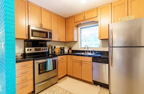 Indian Beach Sapphire Shores House | Relaxing 2BR Retreat w/Outdoor Dining & Kayaks
