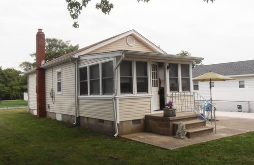 Villas House | Relaxing bayside bungalow close to historic Cape May and Wildwoods