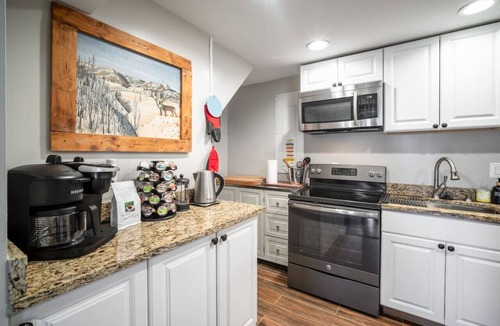 Haymarket Apartment | Relaxing Blue Ridge Mountain Getaway w/Tesla Charger + Porch Area