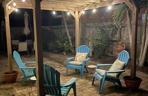 Cocoa Beach House | Relaxing Cottage blocks to Downtown, Beach, & River~Kayaks & bikes are provided!