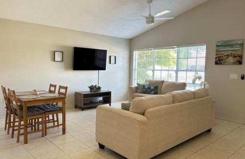 Park East House | Relaxing Getaway in Sarasota Great Location Whole House