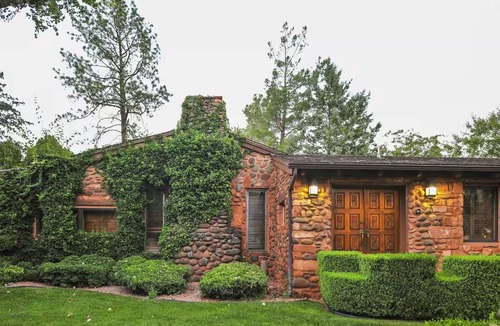 Sedona Resort | Relaxing Sedona Experience w/Spa, Mini Golf & Artisan Shops, Near Hiking Trails