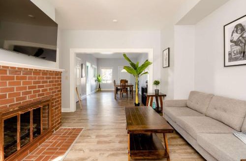 Richmond House | Remodeled 2BR - Walk to Coffee Bars & More