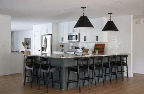 Whitfield House | Remodeled 4BR Pool Home/Golf View/Near Beaches