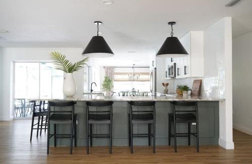 Whitfield House | Remodeled 4BR Pool Home/Golf View/Near Beaches