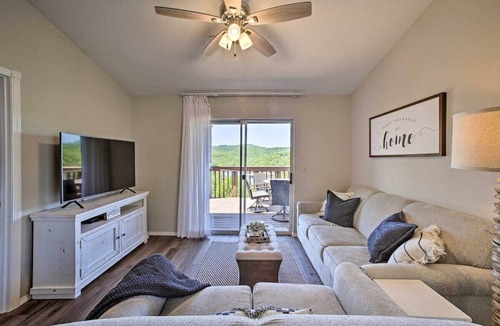 Indian Point Condo | REMODELED: Lake View, Min. to Silver Dollar City!