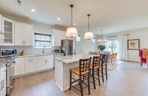 Bermuda House | Remote Work-Friendly Meadowville Landing Getaway