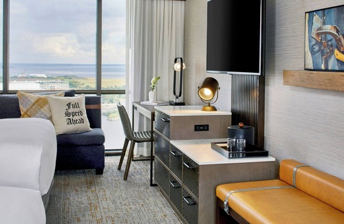 Central Business District Hotel | Renaissance Mobile Riverview Plaza Hotel