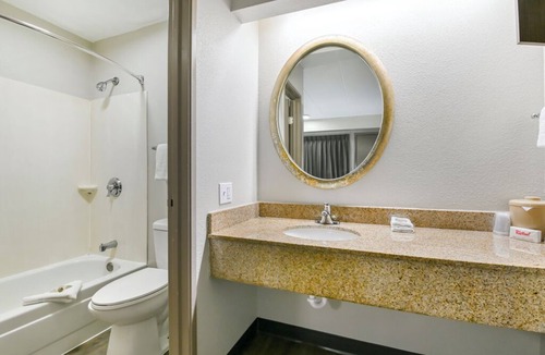 Montpelier Hotel | Renovated 2 Pet-Friendly Rooms Near Montpelier Mansion, Dinosaur Park & DC