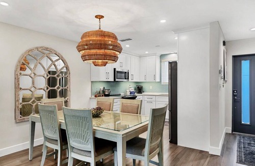 Saint Armands Key Condo | RENOVATED 2/2, Pool, Walk to St. Armands and Beach