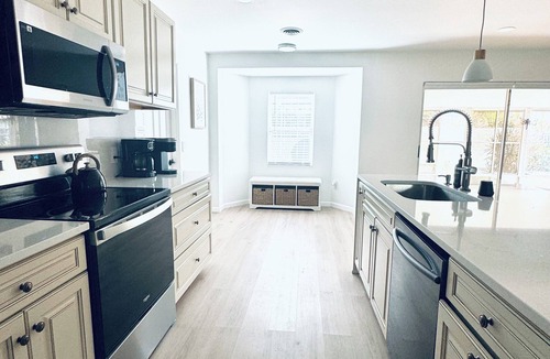 Venice Gardens House | Renovated 3-bedroom house with new heated pool