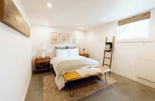 Genesee House | Renovated 3 BR Retreat with AC & 10 min to DT