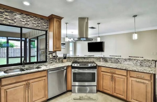 Whitfield Cottage | Renovated 3BR Dog Friendly Pond View W/D