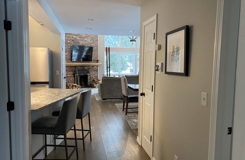 Mountain Acres House | Renovated 5BR ski house minutes from Stratton, Bromley, Mt. Snow & Magic Mtn!