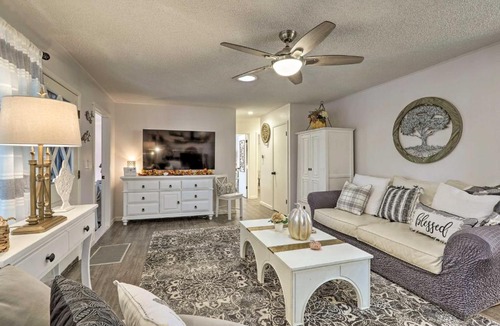 Munds Park House | Renovated Cottage w/Fire Pit in Munds Park!