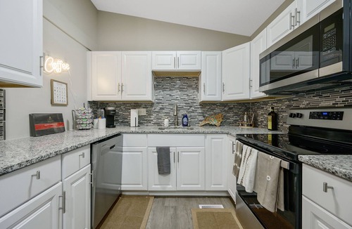 Cary House | Renovated, Family-Friendly 4BR Retreat in Quiet Cul-de-sac. USA Baseball!