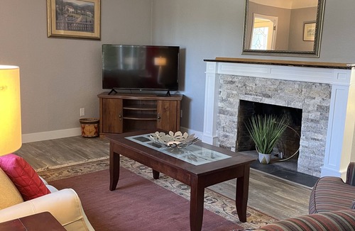 Saanich West House | Renovated home close to victoria general