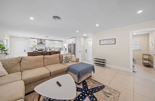 Southgate House | Renovated Modern Spacious Ranch with Pool near Siesta Key Beach and Downtown SRQ